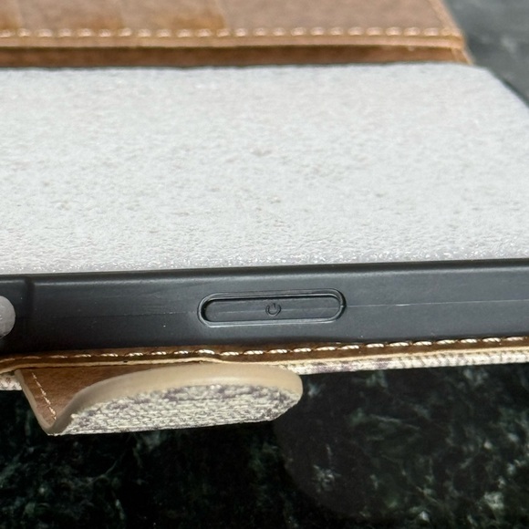 Gucci knockoff iP16 Pro Monogram Phone Case - Picture 3 of 13